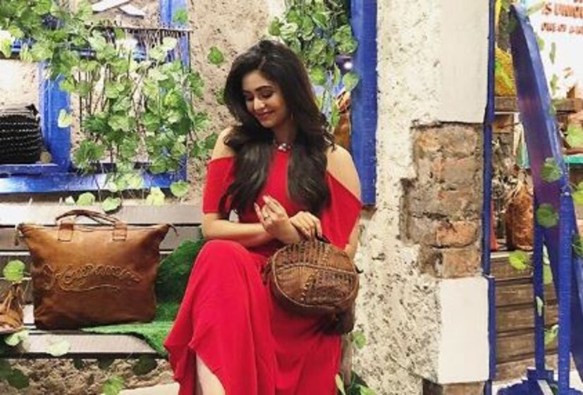 লালরঙের ইভনিং গাউনে চমক রীতাভরির ৷ Photo: Instagram 