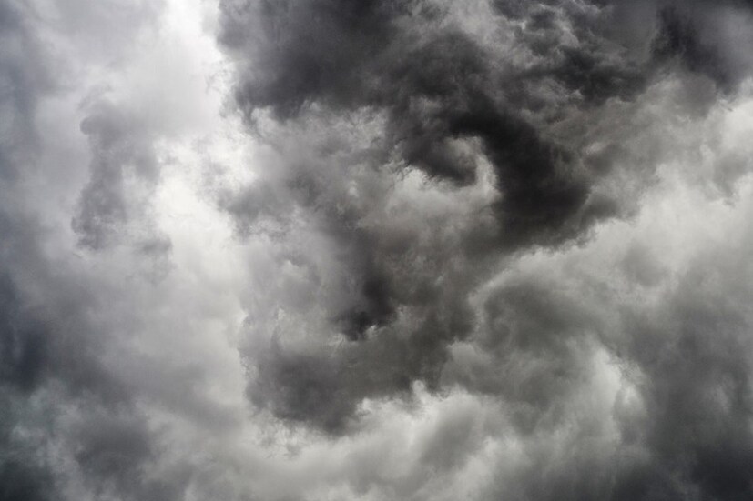 • সাধের শীতের উপর কালো ছায়া ৷ ফের নিম্নচাপের মেঘ চোখ রাঙাচ্ছে ৷ ফলে এমন খাসা ঠাণ্ডাটি ফুরুৎ করে পালিয়ে যেতেও পারে, এমনটাই জানাচ্ছে আলিপুর আবহাওয়া দফতর ৷