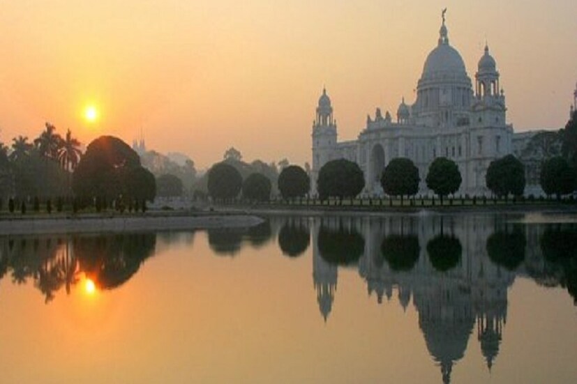 • কিন্তু দিনের সর্বোচ্চ তাপমাত্রা স্বাভাবিকের উপরে থাকায় শহরে শীতের কামড় খানিকটা কমেছে ৷ তবে আশার কথা এই যে, আগামী ২-৩ দিন রাতের তাপমাত্রা স্বাভাবিকের নীচেই থাকবে ৷