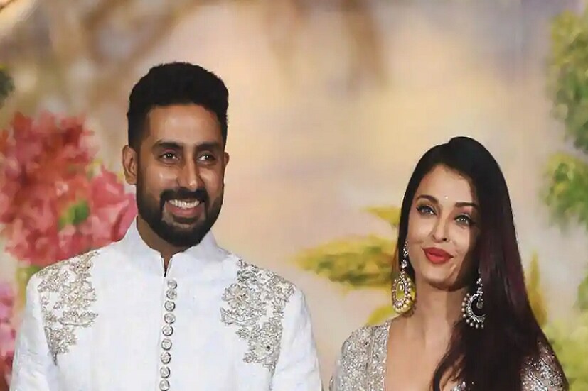 একসঙ্গে কাজ করবেন না হয়ত কিন্তু বাড়িতে ঐশ্বর্য ভীষণ গুছনো স্বভাবের ঐশ্বর্য, যা খুব বেশি পছন্দ করেন না অভিষেক ৷ স্পষ্ট জানিয়ে দেন অভিষেক ৷ তবে তাঁদের ঘর ভাঙা নিয়ে যে সব রটনা হয়, তা একেবারেই রটনা স্তরে থাকবে ৷ কারণ দু’জন দু’জনকে ভীষণ ভালবাসেন এবং একসঙ্গে সংসার করতে খুবই ভালবাসেন ৷ Photo Collected