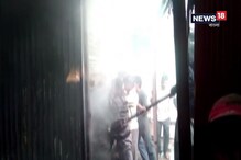 হঠাৎ আগুনে পুড়ে ছাই সবকিছু, কান্নায় ভেঙে পড়লেন সকলে... হঠাৎ আগুনে পুড়ে ছাই সবকিছু, কান্নায় ভেঙে পড়লেন সকলে...
