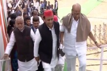 সেই মুূহূর্ত, হাতে হাত রেখে ব্রিগেডের মঞ্চে হাজির হলেন বিভিন্ন দলের তাবড় নেতারা সেই মুূহূর্ত, হাতে হাত রেখে ব্রিগেডের মঞ্চে হাজির হলেন বিভিন্ন দলের তাবড় নেতারা