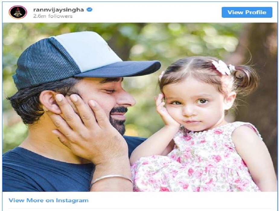 'মেরি জান কায়নাথ' বলে মেয়ের ২ বছরের জন্মদিনে তাঁকে আদর করলেন রণবিজয়। নিজেই সেই ছবি পোস্ট করেন ইনস্টাগ্রামে, আর পরমুহূর্তে তা ভাইরাল! Photo Source: Instagram 'মেরি জান কায়নাথ' বলে মেয়ের ২ বছরের জন্মদিনে তাঁকে আদর করলেন রণবিজয়। নিজেই সেই ছবি পোস্ট করেন ইনস্টাগ্রামে, আর পরমুহূর্তে তা ভাইরাল! Photo Source: Instagram
