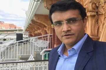 হাসপাতালে লড়ছেন প্রাক্তন ক্রিকেটার, ‘তুমি একা নও’ বলে পাশে থাকার বার্তা দাদা-র