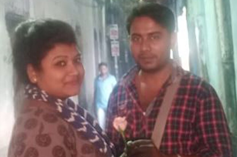 রোজ ডে তে প্রিয়া ও অভিজিৎ ৷ 