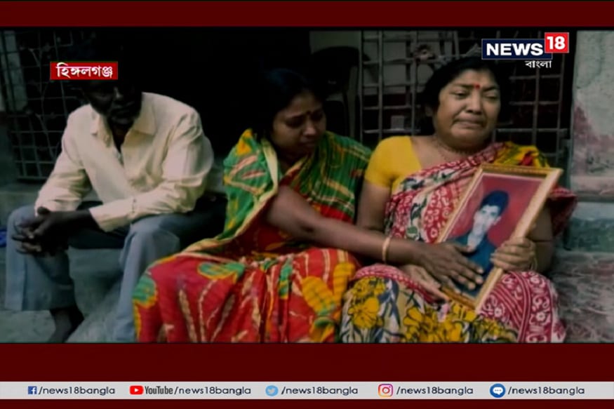 পুলওয়ামা হামলা স্বজনহারা হয়েছেন দেশের বিভিন্ন প্রান্তের ৪২টি পরিবার । বারবার নাশকতার কারণে অকালে চলে গিয়েছে হাজার হাজার তাজা প্রাণ । পুলওয়ামা হামলা স্বজনহারা হয়েছেন দেশের বিভিন্ন প্রান্তের ৪২টি পরিবার । বারবার নাশকতার কারণে অকালে চলে গিয়েছে হাজার হাজার তাজা প্রাণ ।