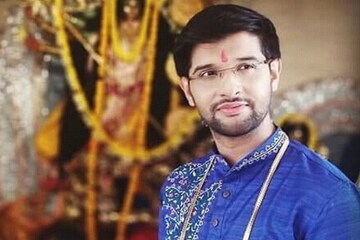 সন্তান দত্তক নিলেন কৃষ্ণকলির ‘নিখিল’ অভিজিৎ ভট্টাচার্য সন্তান দত্তক নিলেন কৃষ্ণকলির ‘নিখিল’ অভিজিৎ ভট্টাচার্য