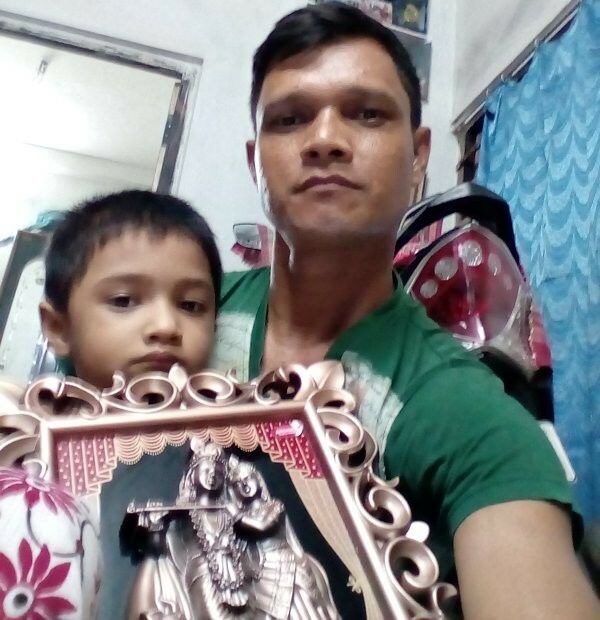 মেয়ের সঙ্গে শহিদ বাবলু সাঁতরা ৷ Photp: Facebook 