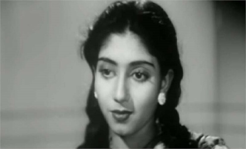 এক পেট খিদে আর সংসার চালানোর ভার নিজের মাথায় নিয়ে অভিনয় জগতে এসেছিলেন তিনি। ছোট বেলায় কাজ করতে করতে ক্লান্ত হয়ে গ্রীন রুমেই ঘুমিয়ে পড়তেন তিনি।  photo source collected