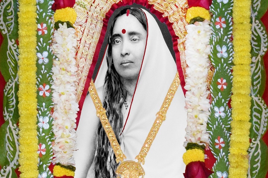 সবার কাজে এগিয়ে যাওয়ার উপদেশ দিয়েছেন মা সারদা ৷ তিনি সবাইকে পায়ের মধ্যে অলঙ্কার ধারণ করতে বলেছেন ৷ য়েমন ভাবে নূপুর পায়ের শোভা বাড়ায় ঠিক তেমনই অন্যের সমস্যায় নিজের এগিয়ে গেলেই সব সমস্যার সমাধান হওয়া সম্ভব ৷ ছবি সংগৃহীত ৷ সবার কাজে এগিয়ে যাওয়ার উপদেশ দিয়েছেন মা সারদা ৷ তিনি সবাইকে পায়ের মধ্যে অলঙ্কার ধারণ করতে বলেছেন ৷ য়েমন ভাবে নূপুর পায়ের শোভা বাড়ায় ঠিক তেমনই অন্যের সমস্যায় নিজের এগিয়ে গেলেই সব সমস্যার সমাধান হওয়া সম্ভব ৷ ছবি সংগৃহীত ৷