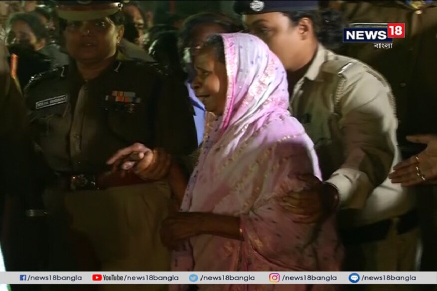 পুলওয়ামা নিয়ে রাজনীতি চলছেই । চলছে বৈদেশিক টানাপোড়েন, কূটনৈতিক বিশ্লেষণ-সবকিছুই ম্লান আজ বাউরিয়ার মাঠে । পুলওয়ামা নিয়ে রাজনীতি চলছেই । চলছে বৈদেশিক টানাপোড়েন, কূটনৈতিক বিশ্লেষণ-সবকিছুই ম্লান আজ বাউরিয়ার মাঠে ।