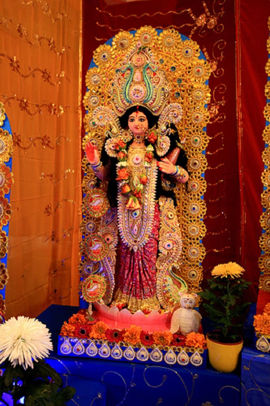 মা লক্ষ্মীকে তুলসীপাতা নিবেদন করতে নেই। কিন্তু লক্ষ্মীপূজার পর একটি ফুল ও দুটি তুলসীপাতা দিয়ে নারায়ণকে পূজা করতে হয়। মা লক্ষ্মীকে তুলসীপাতা নিবেদন করতে নেই। কিন্তু লক্ষ্মীপূজার পর একটি ফুল ও দুটি তুলসীপাতা দিয়ে নারায়ণকে পূজা করতে হয়।