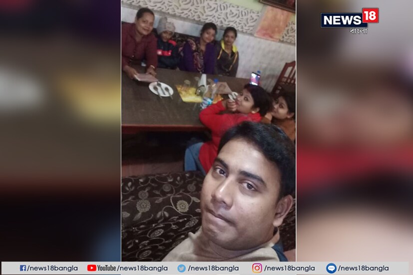 অষ্টমঙ্গলায় প্রিয়া-অভিজিৎ এসেছিলেন বাড়িতে ৷ বেশ কিছুদিন বাড়ির বাইরে থেকে পর কথা মত নিজের বাড়িতে ফিরে এসেছিলেন অষ্টমঙ্গলা করতে প্রিয়া মান্না ৷