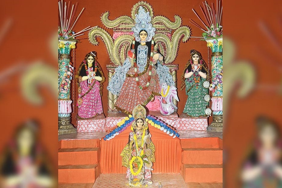 লক্ষ্মীপুজা সাধারণত সন্ধ্যাবেলা করে, তবে অনেকে সকালেও করে থাকেন। সকালে করলে সকাল ন-টার মধ্যেকরে নেওয়াই ভাল। লক্ষ্মীপুজা সাধারণত সন্ধ্যাবেলা করে, তবে অনেকে সকালেও করে থাকেন। সকালে করলে সকাল ন-টার মধ্যেকরে নেওয়াই ভাল।