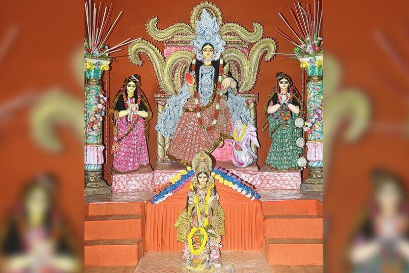  লক্ষ্মীপুজা সাধারণত সন্ধ্যাবেলা করে, তবে অনেকে সকালেও করে থাকেন। সকালে করলে সকাল ন-টার মধ্যেকরে নেওয়াই ভাল। 