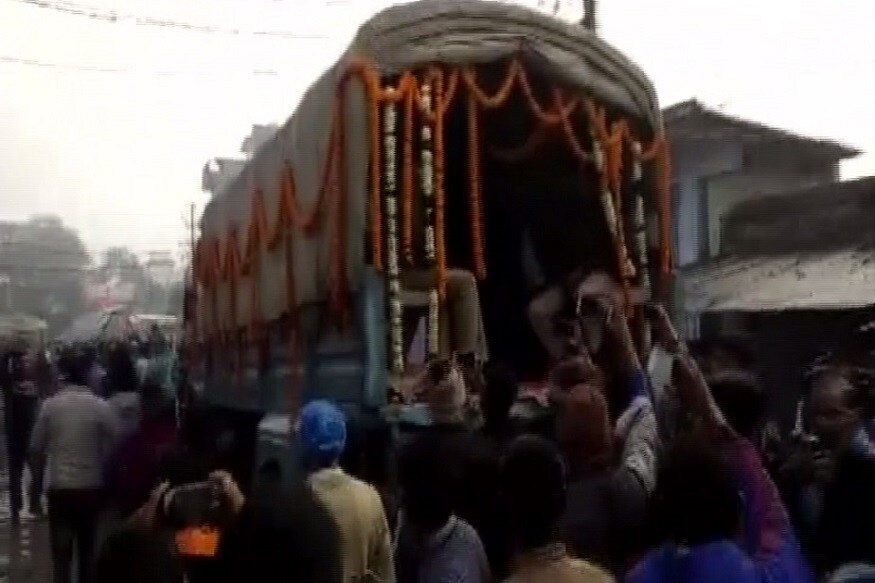 পুলওয়ামা হামলায় উত্তরপ্রদেশের ১২ জন সেনাকর্মী শহিদ হয়েছেন । আজই রাজ্যে ফিরেছে তাঁদের দেহ। (Picture: News18 Kannada) পুলওয়ামা হামলায় উত্তরপ্রদেশের ১২ জন সেনাকর্মী শহিদ হয়েছেন । আজই রাজ্যে ফিরেছে তাঁদের দেহ। (Picture: News18 Kannada)