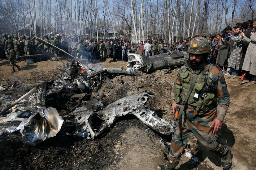 কাশ্মীরের বদগামে ভেঙে পড়ে চপার (Image: AP)