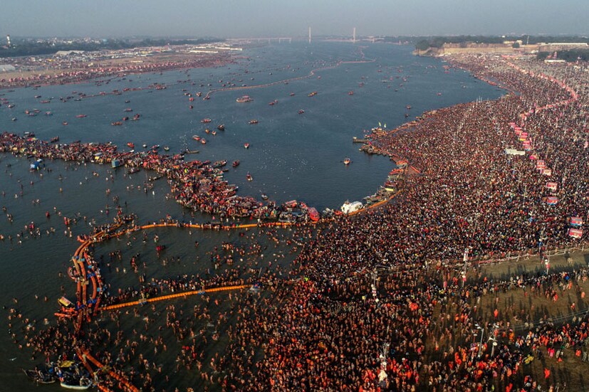 সরস্বতী পুজোর দিন ছিল চতুর্থ শাহী স্নান। এই দিন পবিত্র নদীতে স্নান করা বিশেষ গুরুত্বপূর্ণ বলে মনে করা হয়। (Image: PTI)