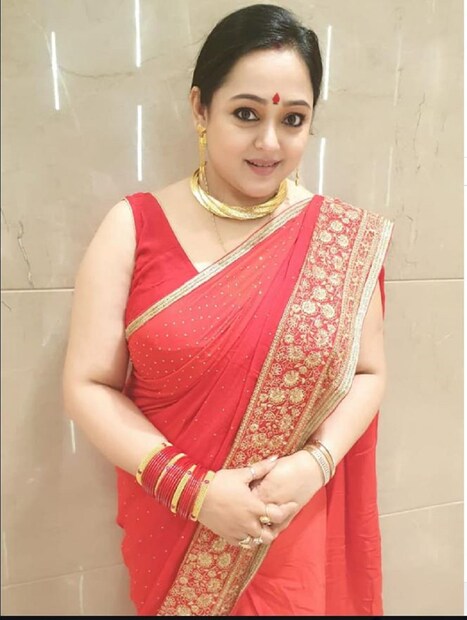 এ ছাড়াও শিবপ্রসাদ-নন্দিতা জুটির ‘বেলাশুরু’র শুটিং শেষ করেছেন অপরাজিতা। শিবপ্রসাদ ও নন্দিতার সঙ্গে এর আগেও কাজ করেছেন অপরাজিতা। সেই ছবিও দর্শকের মন ছুঁয়েছিল। অপরাজিতা আশা করছেন 'বেলাশুরু' ও সকলের খুব ভাল লাগবে। photo source collected