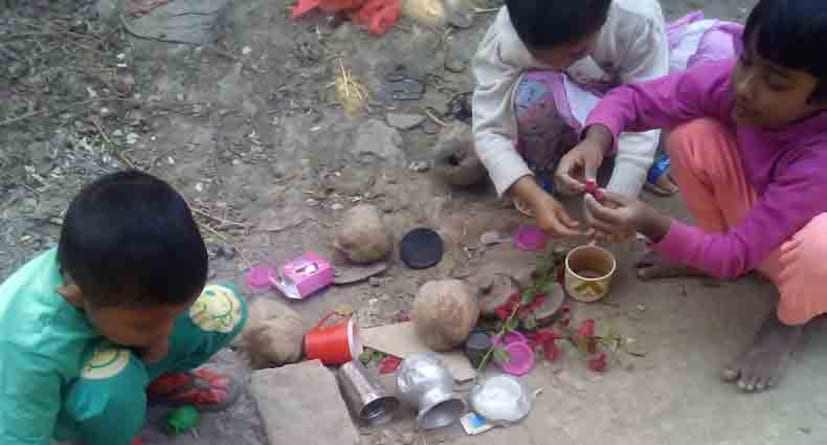 পুতুলের খেলা, পুতুলের বিয়ে দেওয়ার দৃশ্য তখনই বারেবারে মনে পড়ে যখনই ভাবায় মন ৷ প্রতীকী ছবি ৷