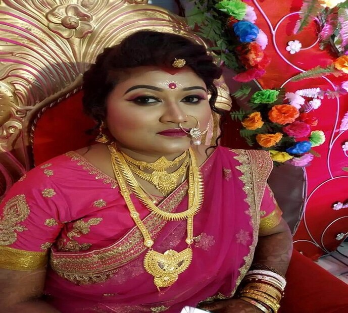 তাঁর মনের কথা বুঝতে পেরেছেন প্রিয়ার শাশুড়িমা ৷ শুধু তাই নয় বিয়ের আগে শাশুড়িমা প্রিয়াকে বলেছিলেন একবার দেখে আসতে যেখান ভবিষ্যতে থাকতে হবে তাঁকে ৷
