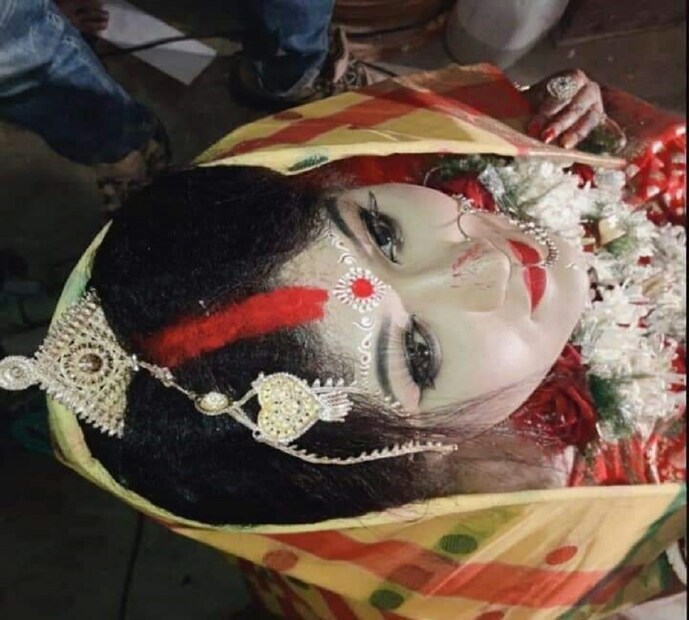 তাই শ্বশুরবাড়ির সবাইকে নিয়ে বেজায় খুশি হয়েছেন প্রিয়া তিনি জানিয়েছেন সবাই খুব ভাল ৷ 