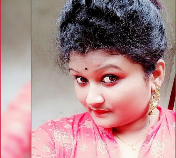 পেশায় ব্যবসায়ী বাবাকেও মেয়ের আদর্শের সামনে কিছুটা থামতে বাধ্য হয়েছিলেন ৷ মেনে নিয়েছিলেন শম্ভুবাবু ৷