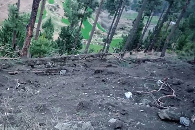 রাতের অন্ধকারে টার্গেট নির্দিষ্ট করে মুহূর্তে হামলা। ১২ মিরাজের ২১ মিনিটের নিখুঁত অপারেশন। লেজার গাইডেড মিসাইল ব্যবহার। গুড়িয়ে দেওয়া হল জইশ, লস্কর, হিজজবুল মুজাহিদিনের যৌথ জঙ্গি ঘাঁটি। ধ্বংস জইশের আলফা থ্রি কন্ট্রোল রুম।