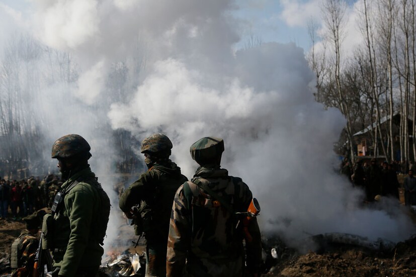 বায়ুসেনার চপার ভেঙে পড়ে আগুন ধরে যায়  (Image: AP)