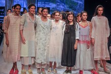 Lakme Fashion Week: ল্যাকমে ফ্যাশন উইকে নজর কাড়ল ডিজাইনার রিনা সিংয়ের পোশাক Lakme Fashion Week: ল্যাকমে ফ্যাশন উইকে নজর কাড়ল ডিজাইনার রিনা সিংয়ের পোশাক