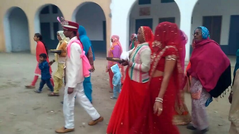 বিয়ে করতে যাওয়ার আগে বর জানিয়েছেন তিনি শহিদদের অত্যন্ত সম্মান করেন ৷ তাঁদের জন্যই আমাদের বাড়ি ও আমরা সুরক্ষিত আছি ৷ 