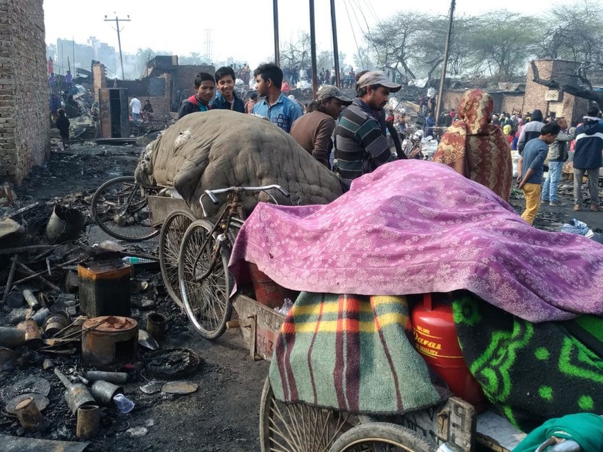 রাত একটা নাগাদ দমকলে ফোন করে অবহিত করা হয়। ঘটনাস্থলে পৌঁছয় দমকলের ২৮ টি ইঞ্জিন (Image: Ajay/News18) রাত একটা নাগাদ দমকলে ফোন করে অবহিত করা হয়। ঘটনাস্থলে পৌঁছয় দমকলের ২৮ টি ইঞ্জিন (Image: Ajay/News18)