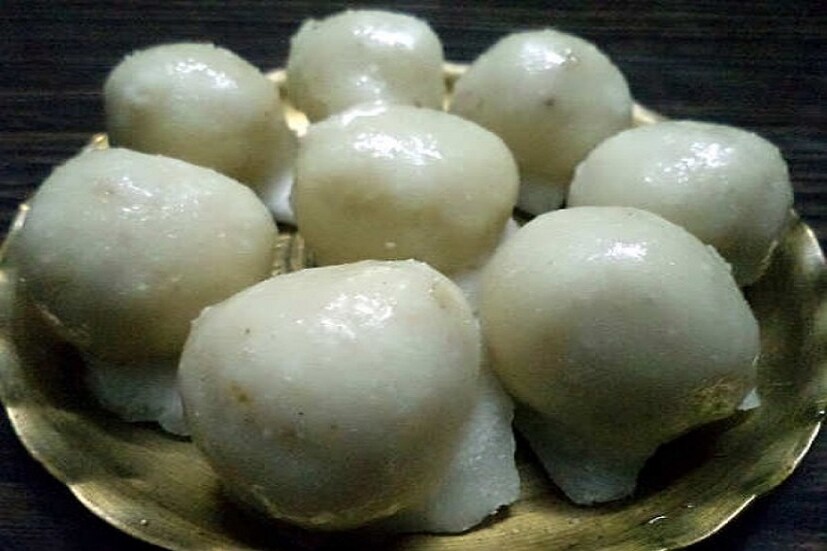 তবে বর্তমানে অবশ্য খাদ্য রসিক মানুষ চিনির আস্তরণ না সরিয়েই মনোহরা খেয়ে তৃপ্তি নিবারণ করে থাকেন ৷ প্রতীকী ছবি ৷ 