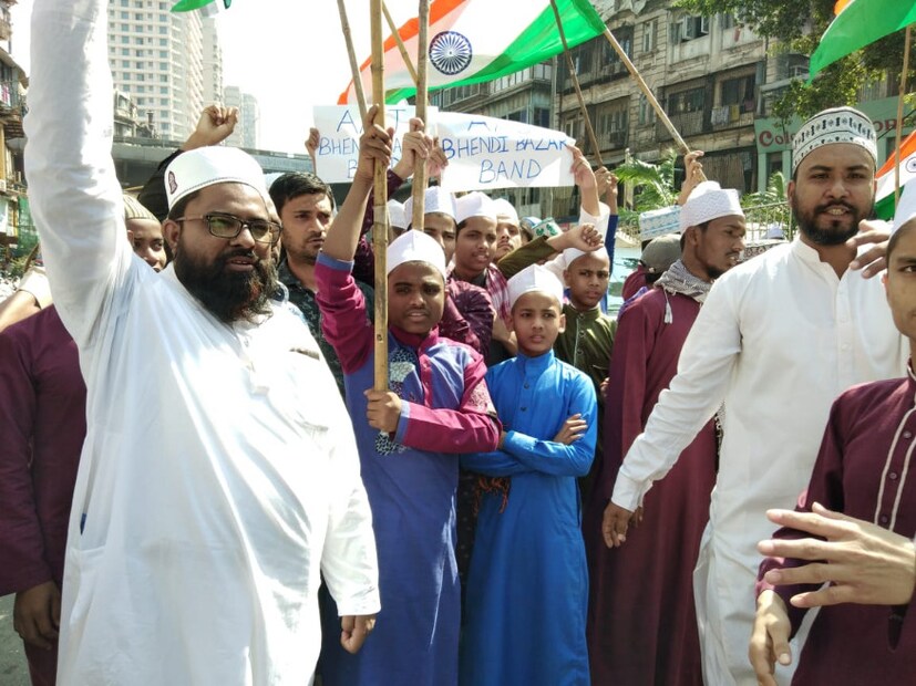 মুম্বই এর ভেন্ডি বাজারে পুলওয়ামা সন্ত্রাস হামলার বিরুদ্ধে বিক্ষোভ  (Image: News18/Atish)