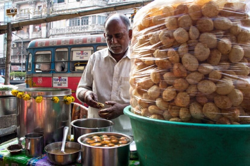 ভারত সহ সমগ্র উপমহাদেশে ফুচকা একটি অত্যন্ত জনপ্রিয় ও মুখরোচক খাবার ৷ প্রতীকী ছবি ৷