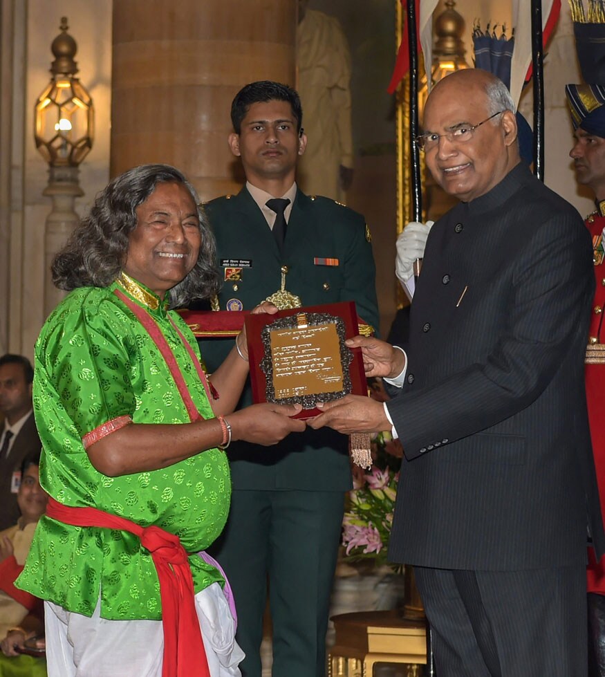 মুকুন্দ নায়েকের হাতে সঙ্গীত নাটক অ্যাকাডেমি অ্যাওয়ার্ড তুলে দিলেন রাষ্ট্রপতি রামনাথ কোবিন্দ (Image: PTI) মুকুন্দ নায়েকের হাতে সঙ্গীত নাটক অ্যাকাডেমি অ্যাওয়ার্ড তুলে দিলেন রাষ্ট্রপতি রামনাথ কোবিন্দ (Image: PTI)