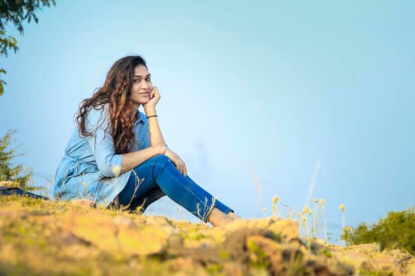 ছত্তীসগড়ের রায়পুরের বাসিন্দা বীনা ৷ ছোটবেলা থেকেই সবসময় বীনাকে তুচ্ছ তাচ্ছিল্য করা হত ৷ এমনকী, স্কুলেও কোনও বন্ধু ছিল না তাঁর ৷ যার জন্য পঞ্চম শ্রেণীতে পড়ার সময় স্কুল ছেড়ে দেন বীনা ৷ কারণ আত্মীয় থেকে বন্ধু-বান্ধব ৷ সকলেই তুচ্ছ তাচ্ছিল্য করত বীনাকে ৷ পরে যদিও আবার শুরু করেন তিনি পড়াশুনা ৷  