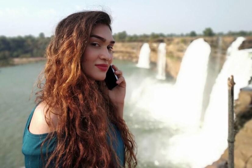ছত্তীসগড়ের বীনা সান্দ্রে ৷ ২০১৮ সালের অক্টোবরে মিস ট্রান্স ক্যুইনের খেতাব জিতেছিলেন তিনি ৷ অন্যদিকে, তামিলনাড়ুর নমিতা আম্মু মুম্বইয়ে দেশের বিউটি কনটেস্টের খেতাব জেতেন তিনি ৷ এবার রাজনীতিতেও নাম লেখালেন বীনা সান্দ্রে ৷ 