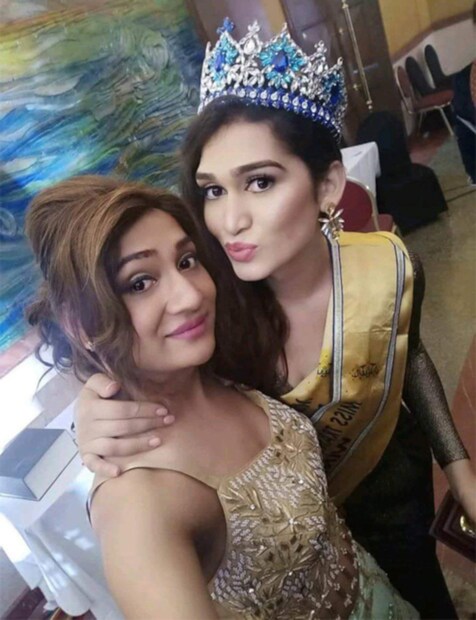 ছোট থেকেই অনেক ওঠাপড়ার মধ্যে দিয়ে মানুষ হয়েছেন বীনা ৷ তবে, শুধু বীনাই নয় ৷ রূপান্তরকামী কমিউনিটির সকলকেই সবসময় নীচু চোখে দেখা হয় বলে দাবি বীনার ৷ তাই নিজের কমিউনিটির জন্য কিছু করতে চেয়েছিলেন বীনা ৷ পাশাপাশি মহিলাদের ক্ষমতায়নের বিষয়টিও তাঁকে বারবার ভাবিয়ে তুলেছে ৷ এই সমস্ত সমস্যার সমাধান করতেই তাই রাজনীতিতে আসতে চান বীনা ৷ 