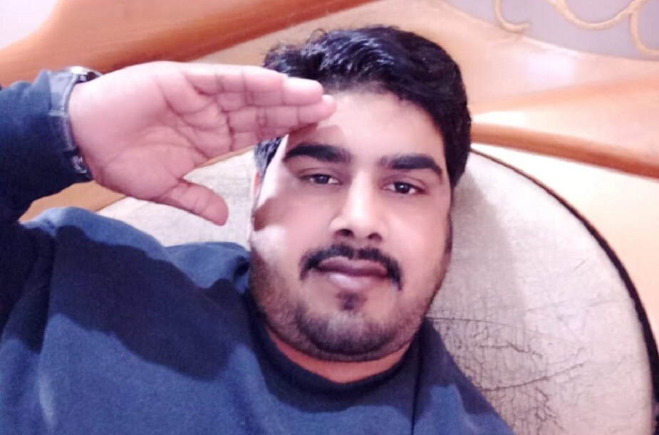 প্রায় সাত বছর ধরে অনিল চণ্ডীগড় এলাকায় অটো চালাচ্ছেন ৷ পুলওয়ামা হামলার পরে নিজেই পোস্টার ছাপিয়ে এই সংকল্প করেছিলেন ৷ প্রায় সাত বছর ধরে অনিল চণ্ডীগড় এলাকায় অটো চালাচ্ছেন ৷ পুলওয়ামা হামলার পরে নিজেই পোস্টার ছাপিয়ে এই সংকল্প করেছিলেন ৷