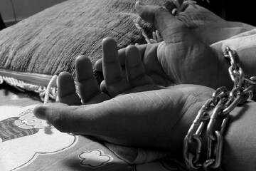 দম্পতিকে অপহরণ  করে লুট করার পর মহিলাকে ১১ জন মিলে রেপ করল