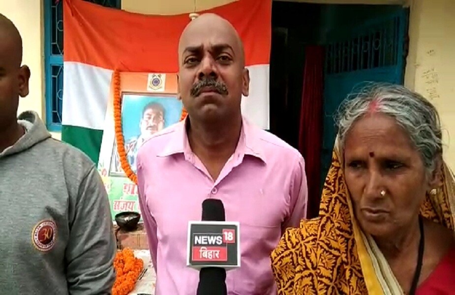 মঙ্গলবারের সার্জিক্যাল স্ট্রাইকের ঘটনায় শহিদ পরিবারের সঞ্জয় সিনহার পরিবারও এই ঘটনার প্রেক্ষিতে খুশি হয়েছেন ৷ মঙ্গলবারের সার্জিক্যাল স্ট্রাইকের ঘটনায় শহিদ পরিবারের সঞ্জয় সিনহার পরিবারও এই ঘটনার প্রেক্ষিতে খুশি হয়েছেন ৷