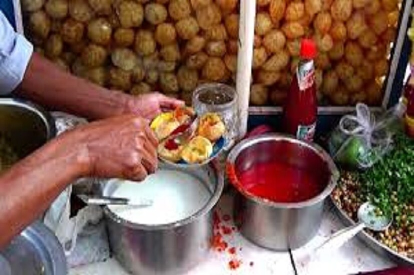 মন খারাপ থাকলে, ফুচকা খেলে মন ভাল হয়ে যায় ৷ তাই বিষাদ কাটাতে মাঝে মধ্যে ফুচকা খাওয়া যেতেই পারে ৷ প্রতীকী ছবি ৷