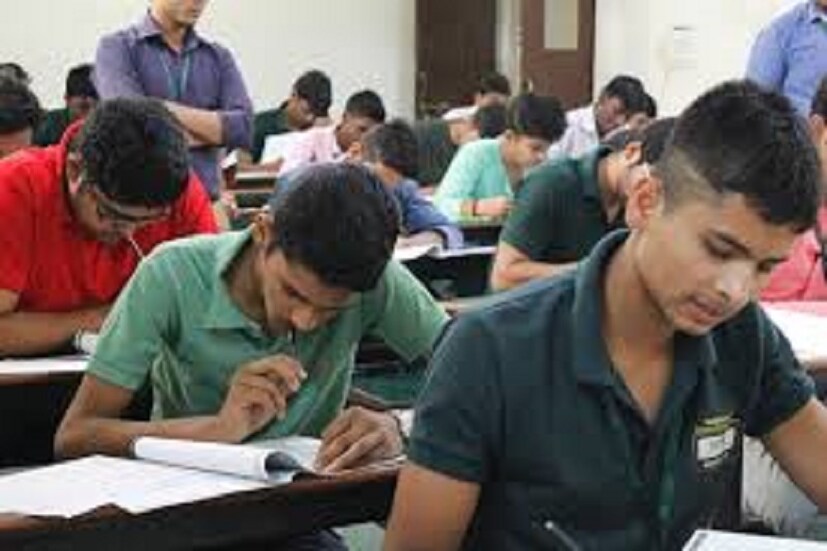 এরপরে ৭ মার্চ থেকে হিন্দি বিষয়ক পরীক্ষা শুরু হবে চলবে ১০ মার্চ ২০১৯ সাল পর্যন্ত ৷ অবেদন পর্ব গ্রহণ শুরু হয়েছিল ২৮ সেপ্টেম্বর থেকে ১২ অক্টোবর ২০১৮ পর্যন্ত ৷ প্রতীকী ছবি ৷  