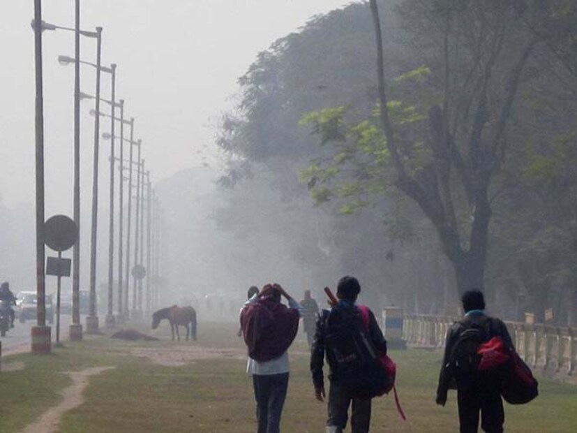 আলিপুর আবহাওয়া অফিস জানিয়েছে, সোমবার কলকাতার সর্বনিম্ন তাপমাত্রা ১৩.৮ ডিগ্রি সেলসিয়াস৷ স্বাভাবিকের চেয়ে ৪ ডিগ্রি কম৷ উত্ত‌ুরে হাওয়ায় কোনও বাধা নেই৷
