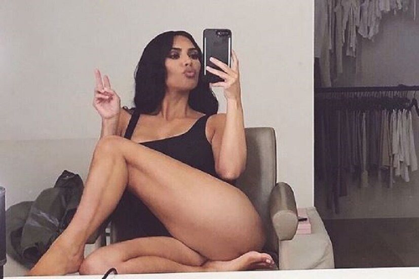 দেখুন আসলে কেমন দেখতে লাগে কিমকে ৷ এটা তিনি মেকআপের সঙ্গে ৷ Photo Courtesy: Instagram 