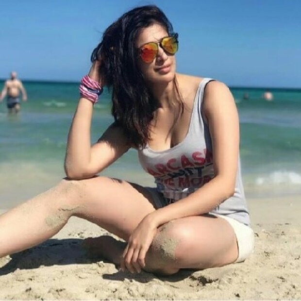 • সাক্ষী ধোনিকে বিয়ে করার আগে নাকি লক্ষ্মী রাইয়ের সঙ্গে সম্পর্ক ছিল মহেন্দ্র সিং ধোনির ৷ সেই লক্ষ্মীই এখন উত্তাপ ছড়াচ্ছেন সোশ্যাল মিডিয়ায় ৷ ছবি: ইনস্টাগ্রামের সৌজন্যে ৷