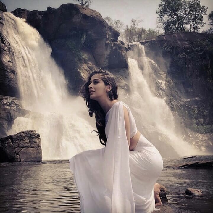 • মডেলিং দিয়ে কেরিয়ার শুরু করেন ৷ বলিউডে পা রেখেছিলেন ‘জুলি ২’ দিয়ে ৷ ছবি: ইনস্টাগ্রামের সৌজন্যে ৷ • মডেলিং দিয়ে কেরিয়ার শুরু করেন ৷ বলিউডে পা রেখেছিলেন ‘জুলি ২’ দিয়ে ৷ ছবি: ইনস্টাগ্রামের সৌজন্যে ৷