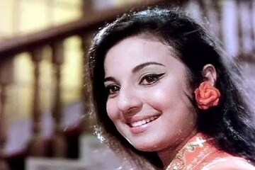 ‘দিল তো বাচ্চা হ্যায় জি’ ! ৭৫ -রেও সুইমিং কস্টিউমে পুল মাতাচ্ছেন তনুজা ‘দিল তো বাচ্চা হ্যায় জি’ ! ৭৫ -রেও সুইমিং কস্টিউমে পুল মাতাচ্ছেন তনুজা