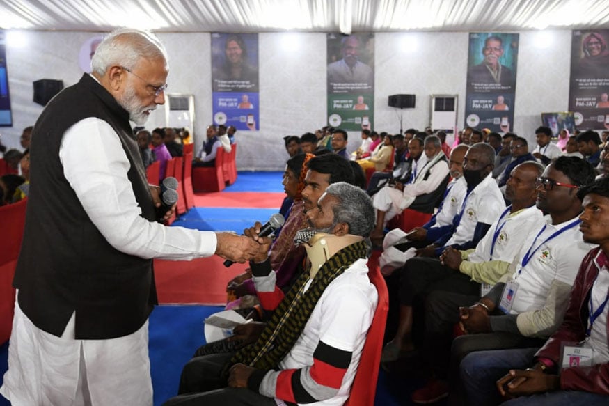 ঘাটশিলা থেকে আগত এক মানুষ প্রধানমন্ত্রীকে বলেছেন আমার জন্য আপনি ঐশ্বরের সমান ৷ আয়ুষ্মান প্রকল্পে আওতায় চিকিৎসা করে বেঁধেছেন ৷ সংগৃহীত ছবি ৷ ঘাটশিলা থেকে আগত এক মানুষ প্রধানমন্ত্রীকে বলেছেন আমার জন্য আপনি ঐশ্বরের সমান ৷ আয়ুষ্মান প্রকল্পে আওতায় চিকিৎসা করে বেঁধেছেন ৷ সংগৃহীত ছবি ৷